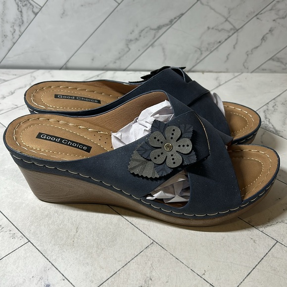 NWT Good Choice Womens Selly Navy Floral Applique Wedge Sandals Size 7M - Picture 4 of 9